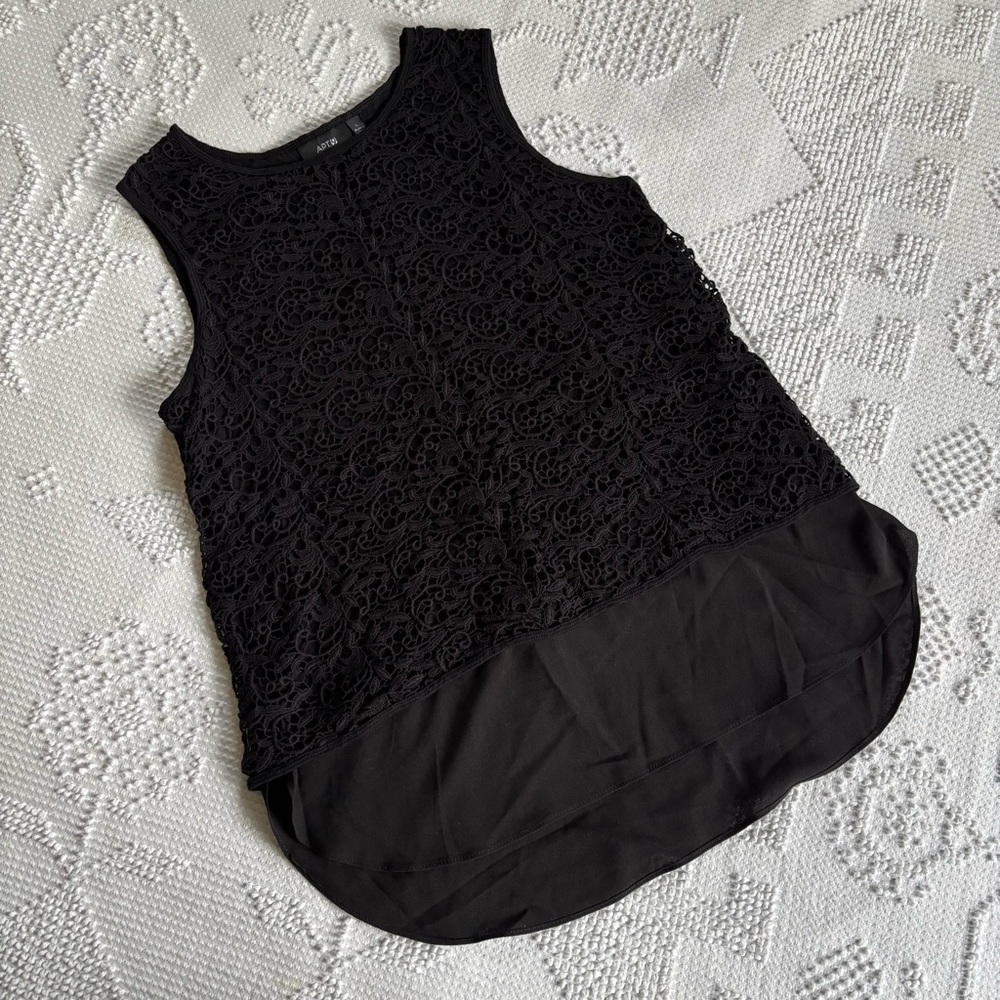 Apt. 9 women’s size large black‎ sleeveless tank top with paisley lace overlay